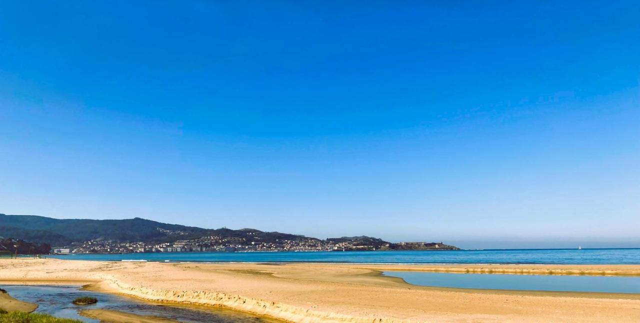 A Meiga das Areas-Playa América! Nigrán Esterno foto